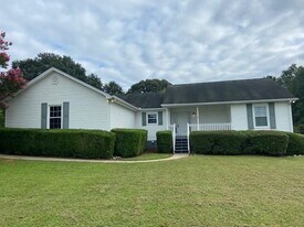 722 Old Hog Mountain Rd in Hoschton, GA - Building Photo