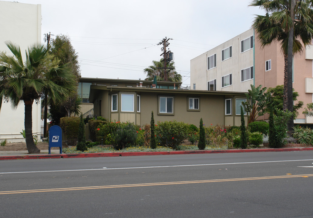 6667-6671 La Jolla Blvd in La Jolla, CA - Building Photo