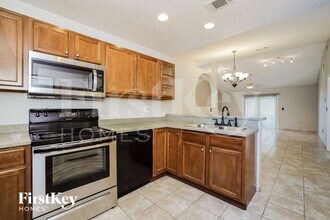 585 Koala Dr in Kissimmee, FL - Building Photo - Building Photo