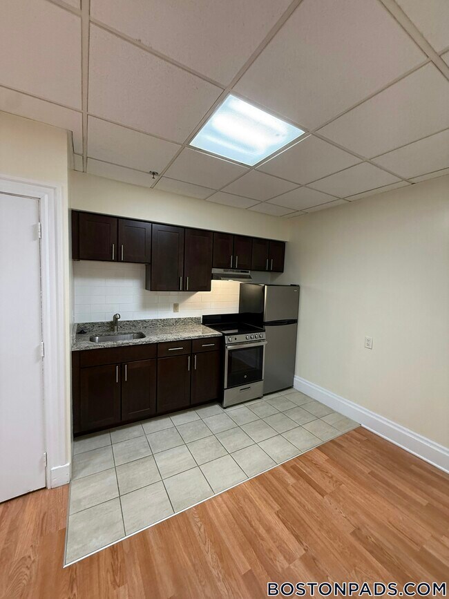 62 Boylston St, Unit 122 in Boston, MA - Building Photo - Building Photo