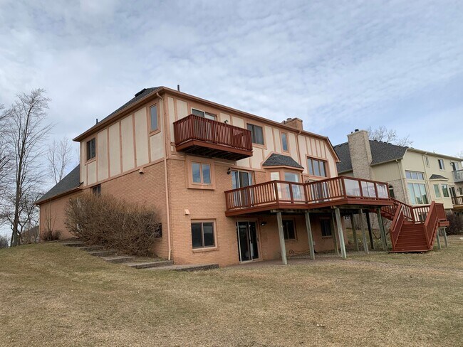 1698 Mackwood Rd in Rochester Hills, MI - Building Photo - Building Photo
