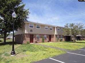 Country Townhomes in Cortland, NY - Building Photo - Building Photo