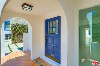 1318 S Longwood Ave in Los Angeles, CA - Building Photo - Building Photo