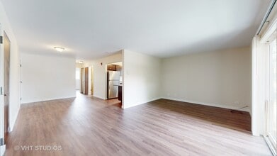 29W542 Country Ridge Dr in Warrenville, IL - Building Photo - Building Photo