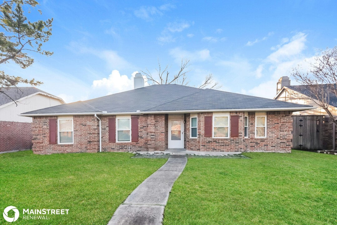 9414 Willard St in Rowlett, TX - Building Photo