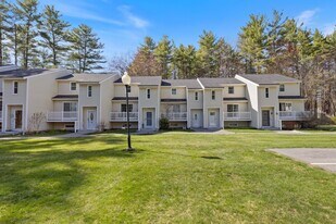 9 Pine Meadows Dr in Exeter, NH - Building Photo