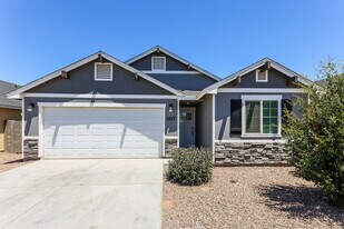 5827 S 13th Ave in Phoenix, AZ - Building Photo