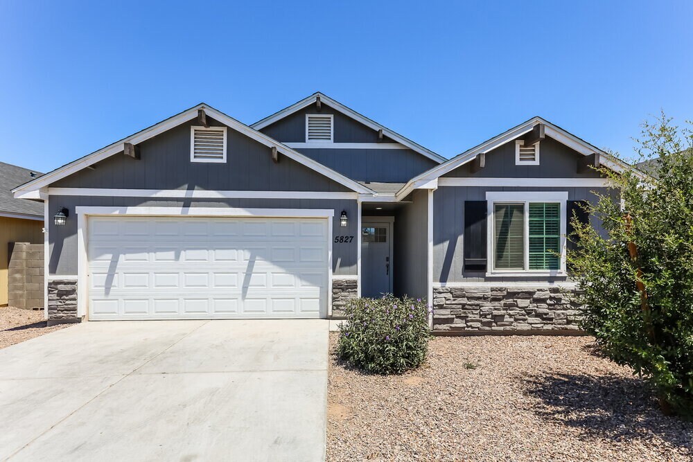 5827 S 13th Ave in Phoenix, AZ - Building Photo