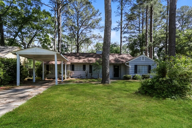 216 Cedarhurst Dr
