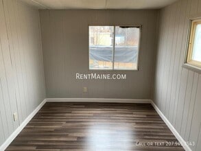 681 Main Rd N in Hampden, ME - Foto de edificio - Building Photo