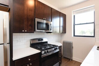 2418 N Sawyer Ave, Unit W3 in Chicago, IL - Foto de edificio - Building Photo