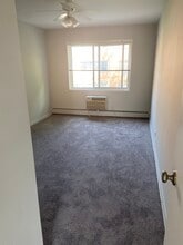 8544 Niles Center Rd, Unit W2 in Skokie, IL - Foto de edificio - Building Photo