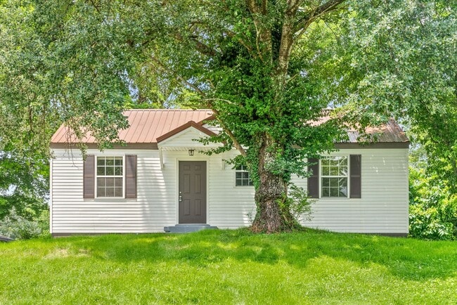 948 E Happy Hollow Dr in Clarksville, TN - Building Photo - Building Photo