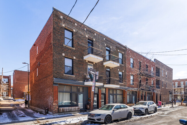 1802-1816 Laurier Av E in Montréal, QC - Building Photo - Primary Photo