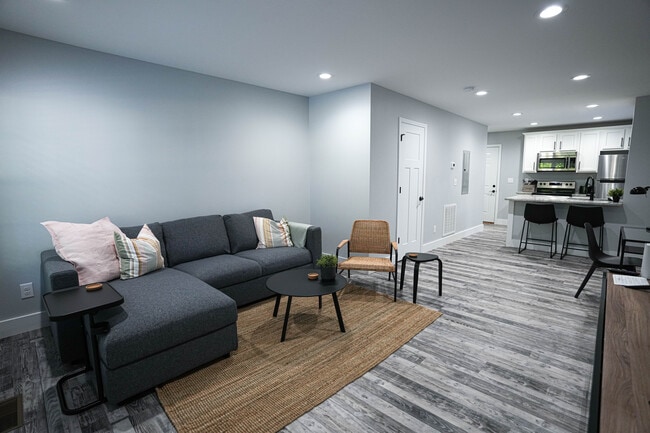 1027 W 5th St in Corbin, KY - Foto de edificio - Building Photo