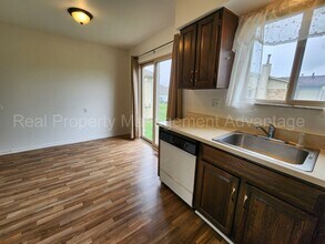2385 Old Kent Rd W in Warren, MI - Building Photo - Building Photo
