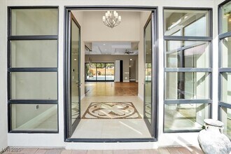 32 Hunting Horn Dr in Las Vegas, NV - Building Photo - Building Photo