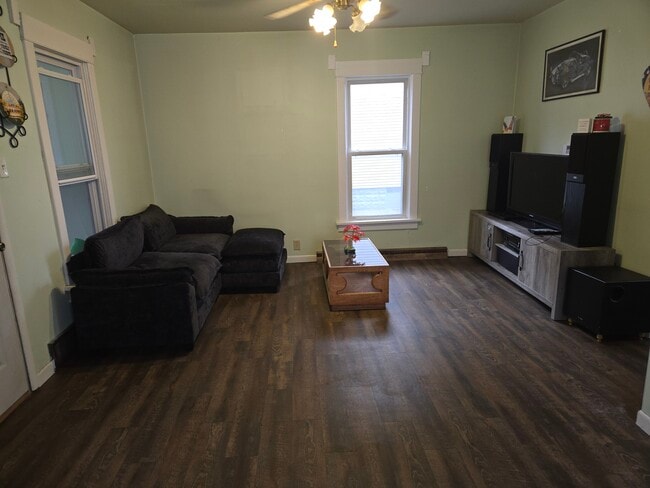 927 18th Ave in East Moline, IL - Building Photo - Building Photo