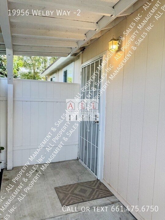 19956 Welby Way in Los Angeles, CA - Building Photo