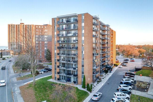 Riverside Tower in Windsor, ON - Building Photo - Building Photo