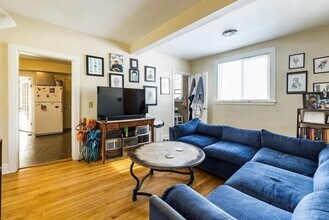 521 Bay St, Unit A in St. Paul, MN - Foto de edificio - Building Photo