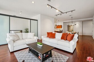 801 S Grand Ave in Los Angeles, CA - Foto de edificio - Building Photo