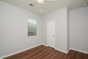 30915 W Lost Creek Blvd in Magnolia, TX - Building Photo