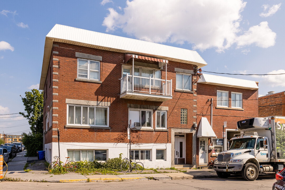 5870-5872 Cartier St in Montréal, QC - Building Photo