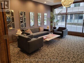 205 Lakeshore Rd W in Oakville, ON - Building Photo - Building Photo