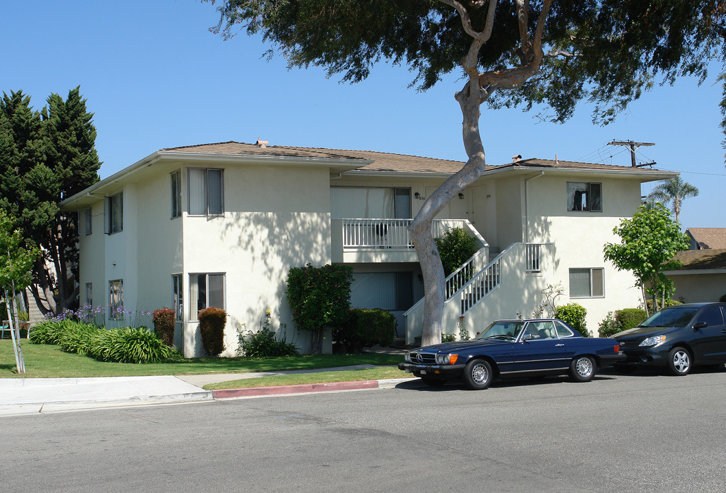 230-238 N Dos Caminos St in Ventura, CA - Building Photo