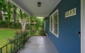 2033 E Lake Blvd in Birmingham, AL - Foto de edificio - Building Photo