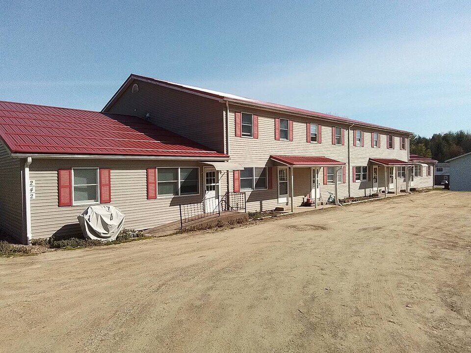 242 E 6th St in Waterford, PA - Building Photo