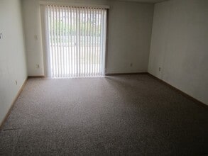 2643 Westwinds Dr in Iowa City, IA - Building Photo - Building Photo