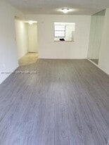 10425 SW 112th Ave in Miami, FL - Building Photo