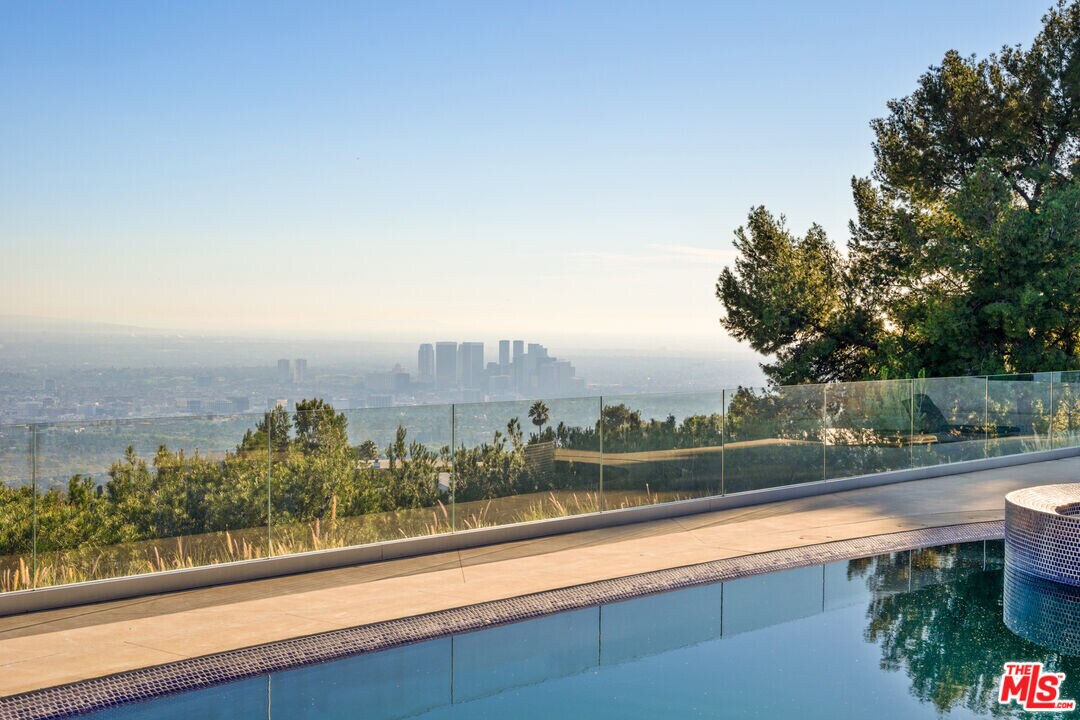 1610 CARLA Rdg in Beverly Hills, CA - Building Photo