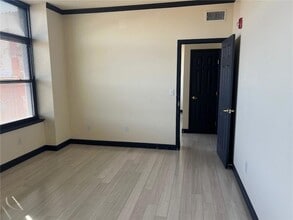 26 North St, Unit 5A in Middletown, NY - Building Photo - Building Photo