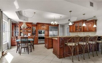 8123 NW 161st Terrace in Hialeah, FL - Building Photo - Building Photo