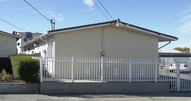 2316-2318 Dover Ave in San Pablo, CA - Building Photo - Building Photo