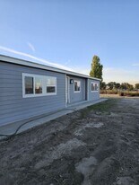 270 S Outlook Rd in Outlook, WA - Building Photo