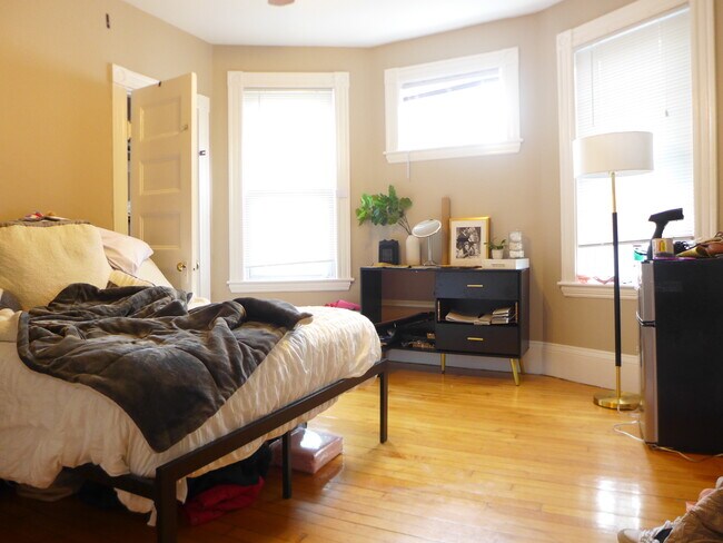 43 Parker Hill Ave, Unit 3 in Boston, MA - Foto de edificio - Building Photo