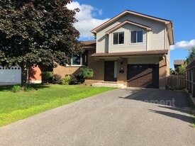 2333 Sunnylea St in Peterborough, ON - Building Photo