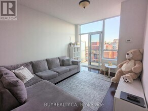 35 Saranac Blvd in Toronto, ON - Building Photo - Building Photo