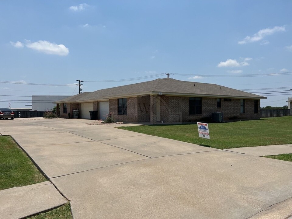 904 McDaniel Cir in Killeen, TX - Building Photo