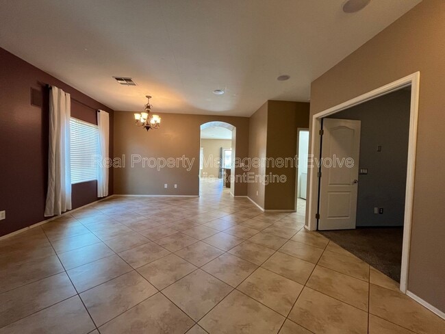 2825 E Trigger Way in Gilbert, AZ - Building Photo - Building Photo