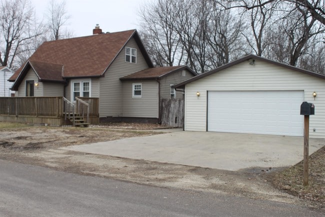 property at 113 Holland Ct