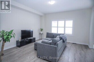 295 McEachern Ln in Gravenhurst, ON - Building Photo - Building Photo