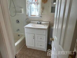 1515 Thomas Ave in North Brunswick, NJ - Building Photo - Building Photo