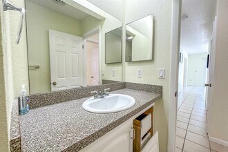 3010 Holly Ave in Englewood, FL - Building Photo - Building Photo