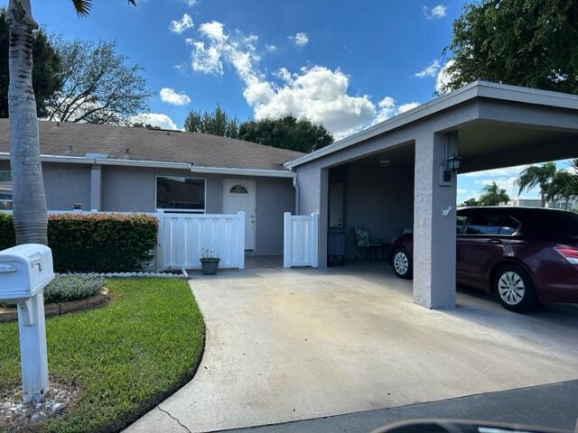 6813 Moonlit Dr in Delray Beach, FL - Foto de edificio