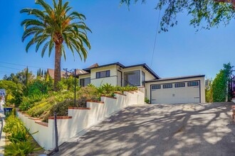 556 Luton Dr in Glendale, CA - Building Photo - Building Photo